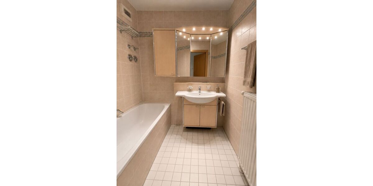 Badezimmer mit Wanne